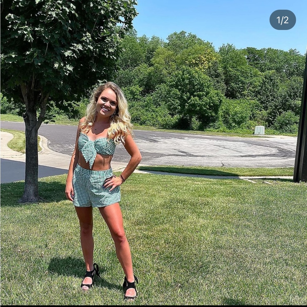 Two piece checkered set. crop top and shorts